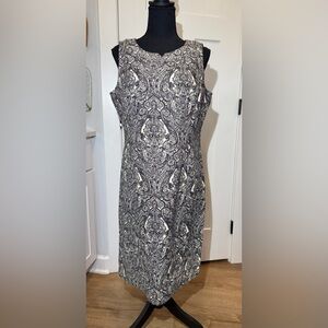 Talbots size 12P sleeveless black & white paisley print shift dress